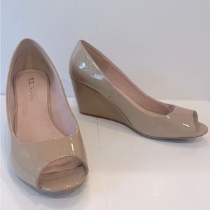 Women’s nude patent leather wedge heel open toe size 10M